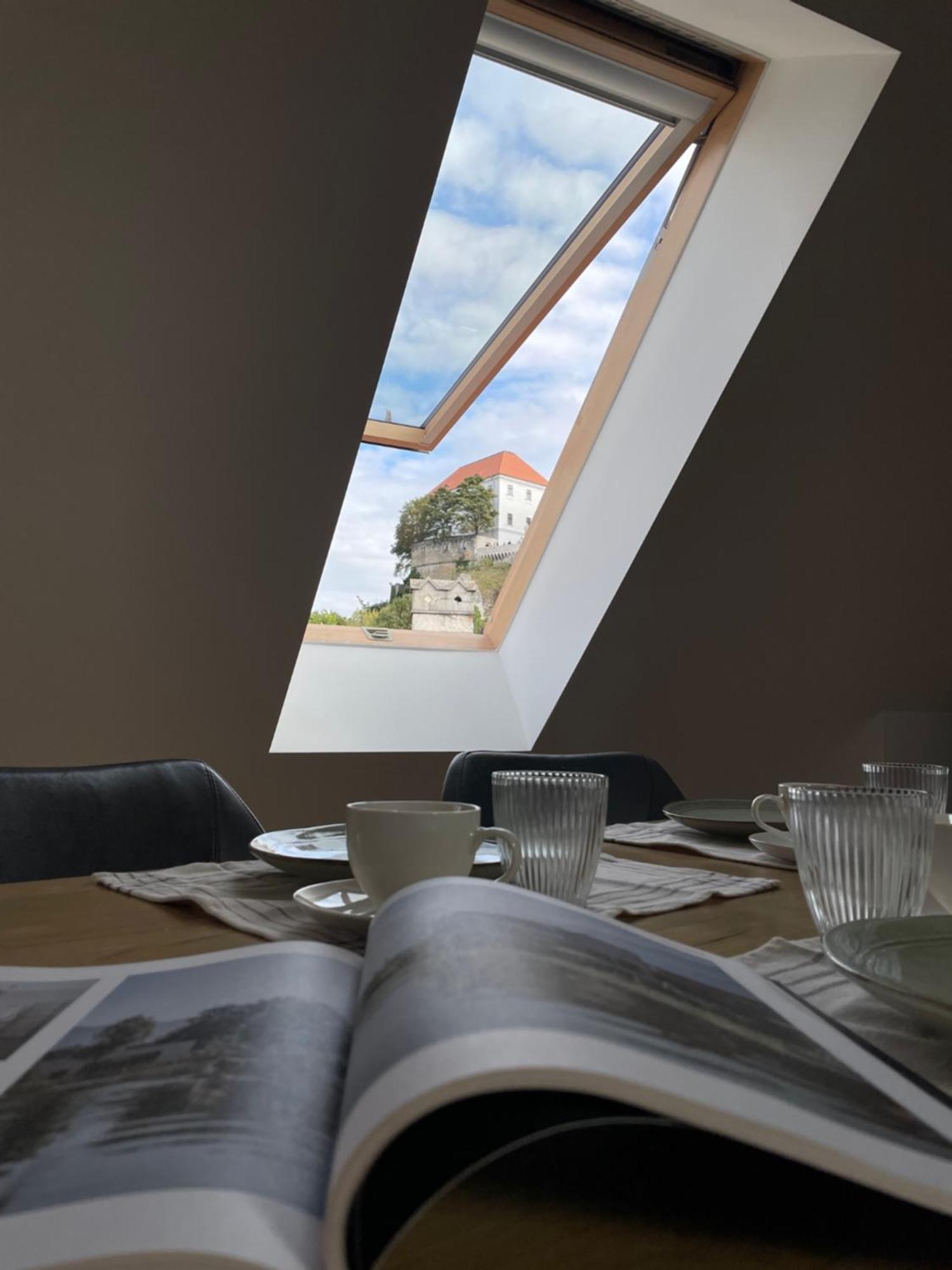 Frida Apartman, Exkluziv Varpanoramaval, A Belvaros Sziveben, Ingyenes Parkolassal Veszprém Exterior foto