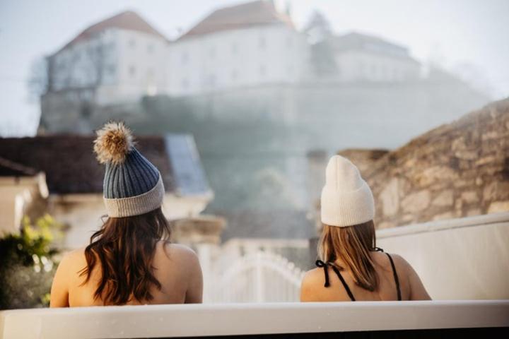 Frida Apartman, Exkluziv Varpanoramaval, A Belvaros Sziveben, Ingyenes Parkolassal Veszprém Exterior foto