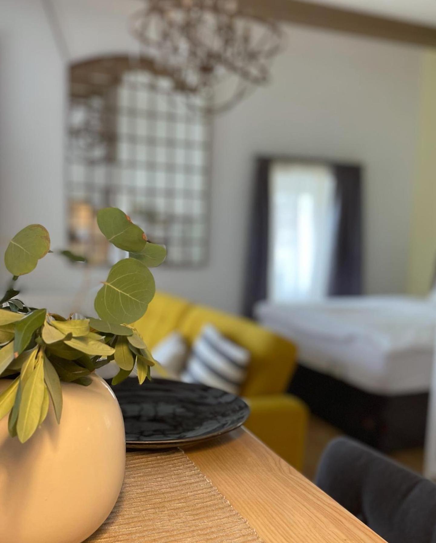 Frida Apartman, Exkluziv Varpanoramaval, A Belvaros Sziveben, Ingyenes Parkolassal Veszprém Exterior foto